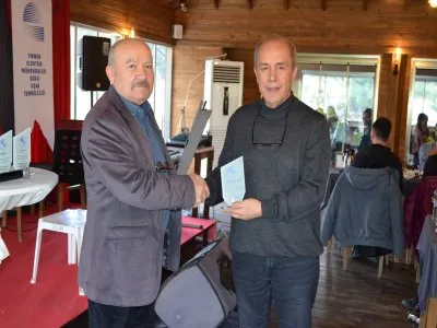 EMO UŞAK TEMSİLCİLİĞİ MESLEKTE 25., 40. VE 50. YILINI TAMAMLAYAN ÜYELERİMİZ İÇİN PLAKET TÖRENİ DÜZENLENDİ