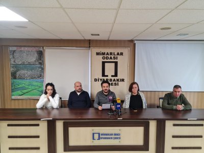 TMMOB DİYARBAKIR İL KOORDİNASYONUNDAN AÇIKLAMA:`SORUYORUZ
5 NOLU ASKERİ CEZAEVİ YAPISINDA KENTTEN GİZLENEN NEDİR?`