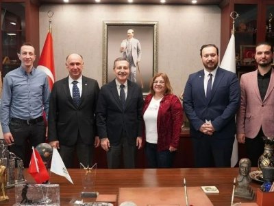 ŞUBE YÖNEYİM KURULUMUZ,ESKİŞEHİR TEPEBAŞI BELEDİYE BAŞKANI DT. AHMET ATAÇI VE BAŞKAN YARDIMCISI SUAT YALNIZOĞLU`NU MAKAMLARINDA ZİYARET ETTİ