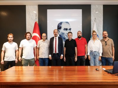 EMO MERSİN ŞUBE BAŞKANIMIZ DOÇ. DR. ALKAN ALKAYA VE YÖNETİM KURULU ÜYELERİMİZLE BİRLİKTE MEZİTLİ BELEDİYE BAŞKANI SN. AHMET SERKAN TUNCERİ MAKAMINDA ZİYARET EDEREK 19 EKİM`DE GERÇEKLEŞECEK OLAN ODAMIZIN 70. KURULUŞ YILI GALA GECESİNE DAVET ETTİ.