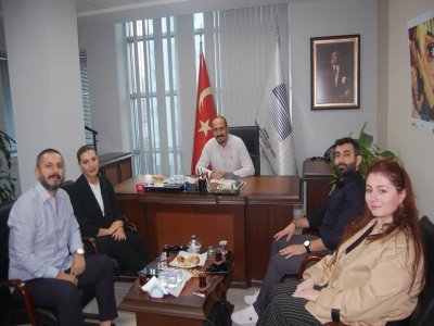 MERSİN ÜNİVERSİTESİ TEKNİK BİLİMLER MESLEK YÜKSEK OKULU ÖĞRETİM GÖREVLİLERİ, DEĞERLİ MESLEKTAŞLARIMIZ  ÖGR. GÖR. İBRAHİM ÇELİK, GÖZDE SÜNER, ÖGR. GÖR. ERAY TEKİN VE DEGERLİ EŞİ EMO MERSİN ŞUBE BAŞKANIMIZ PROF. DR. ALKAN ALKAYAYA HAYIRLI OLSUN ZİYARETİNDE