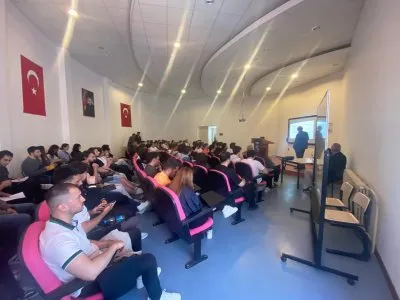 OMÜ ELEKTRİK-ELEKTRONİK MÜHENDİSLİĞİ BÖLÜMÜ GENÇ MESLEKTAŞ ADAYLARIMIZ İÇİN SEMİNER PROGRAMI DÜZENLENDİ