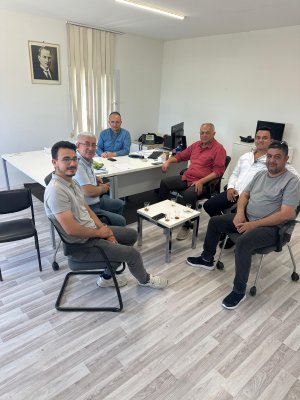 EMO MERSİN ŞUBE BAŞKAN YARDIMCIMIZ YÜKSEL TEZCAN VE SİLİFKE İLÇE TEMSİLCİMİZ EKREM ONUR KOZAN ŞUBE YÖNETİM VE TEMSİLCİLİK YÖNETİMİYLE BİRLİKTE SİLİFKE TÜRK TELEKOM MÜDÜRÜ FERİT BUĞRA KÜÇÜKÜ MAKAMINDA ZİYARET ETTİ.