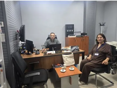 ŞUBE BAŞKANIMIZ İSLİM ARIKAN, ERUSLU GLOBAL ENERJİ KOORDİNATÖRÜ ONUR KURTGÖZÜ VE BİRİMDEKİ MESLEKTAŞLARIMIZI ZİYARET ETTİ.